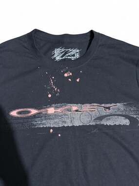Vintage Oakley Y2K Cyber Gorpcore Logo Graphic Black T-Shirt Size Large
